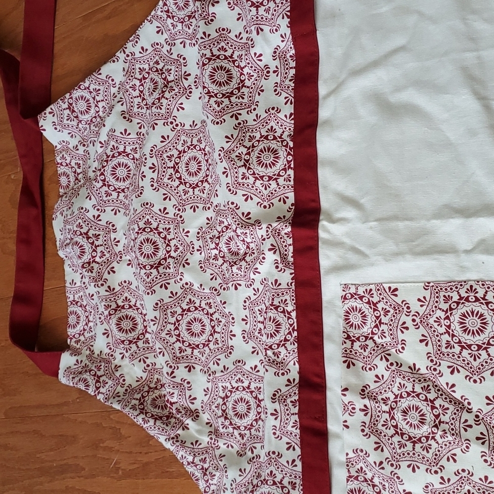 Apron - Picture 2 of 2